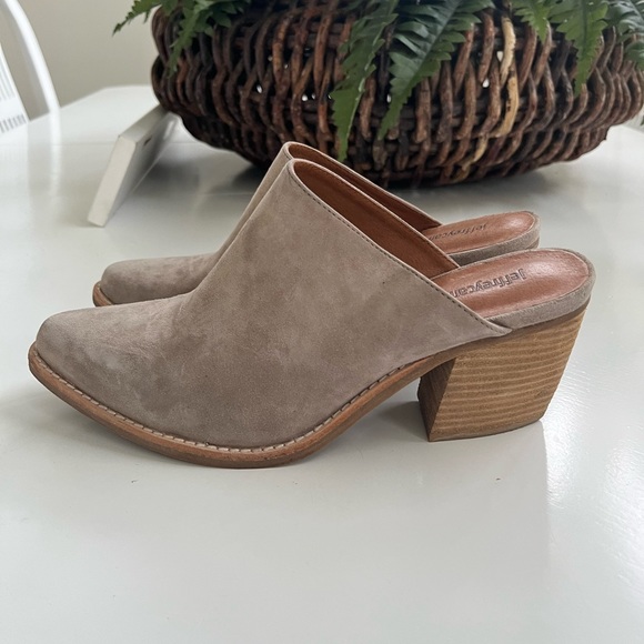 Jeffrey Campbell Shoes - Jeffrey Campbell Mules slides Favela-2 beige 8.5 block heel pointy toe Worn Once